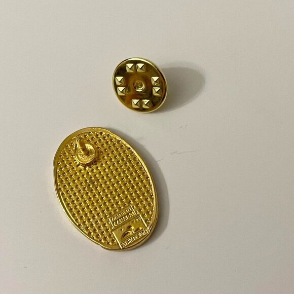 Vintage Statue of Liberty New York Pin Made in Canada - Picture 8 of 10